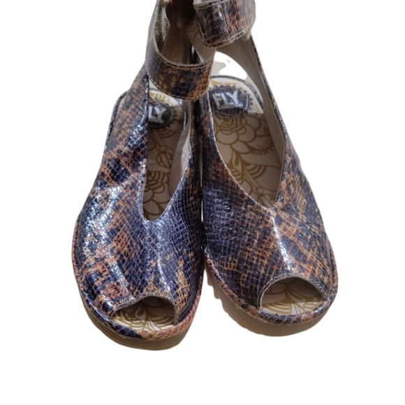 NEW FLY LONDON OPEN TOE WEDGE - Picture 2 of 4